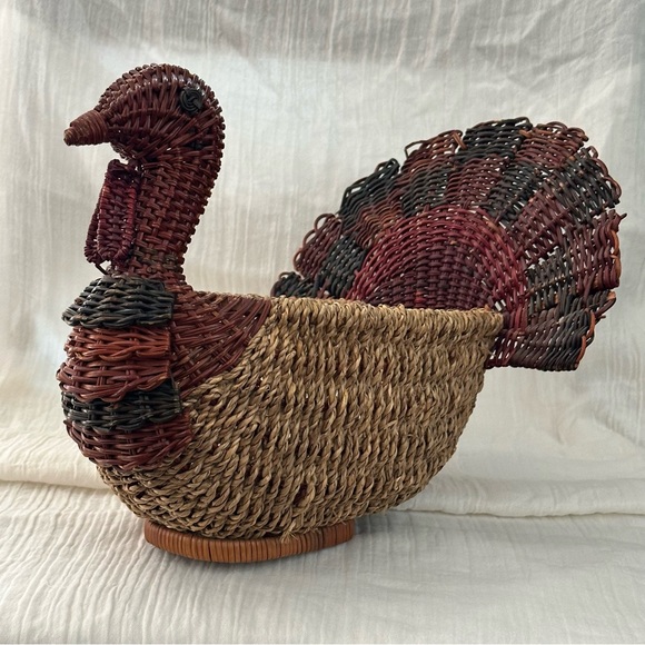 Vintage Rattan Wicker Woven Turkey Basket‎ Decor With Fruit Fall Thanksgiving - Picture 2 of 9
